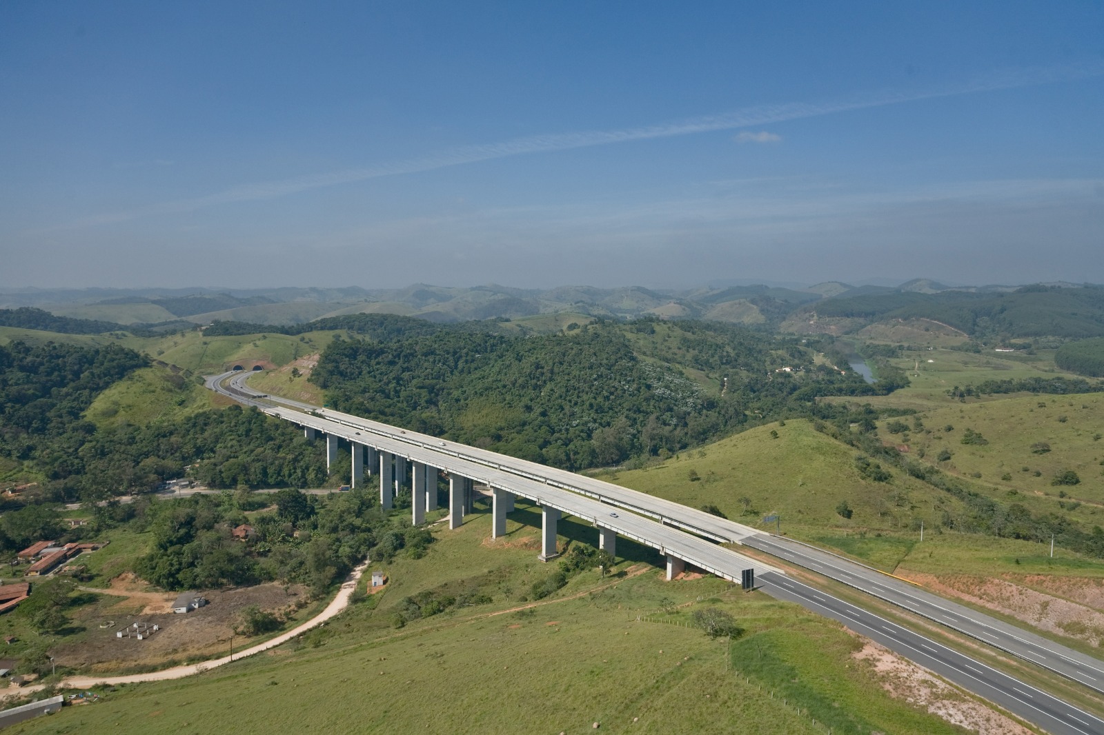 Mais de 3,1 milhões de veículos passaram pelas rodovias concedidas no feriado prolongado