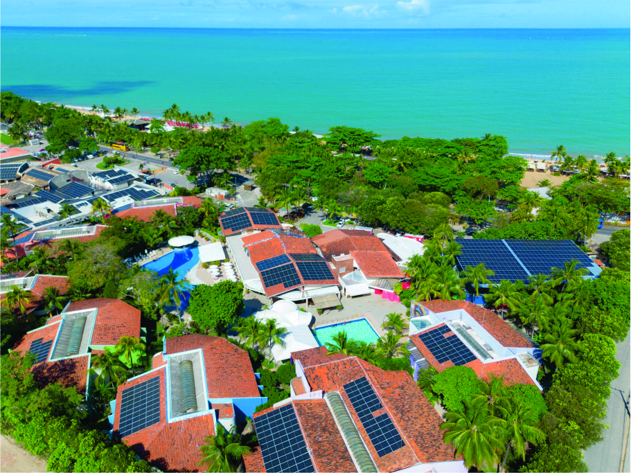 Resort Arcobaleno, em Porto Seguro, instala miniusina para geração de 100% de energia solar