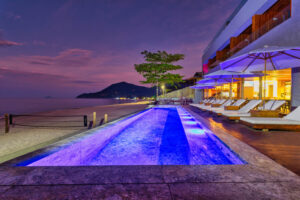 Maresias ganha Duke Beach, hotel de luxo pé na areia com primeiro lago artificial aquecido do Brasil