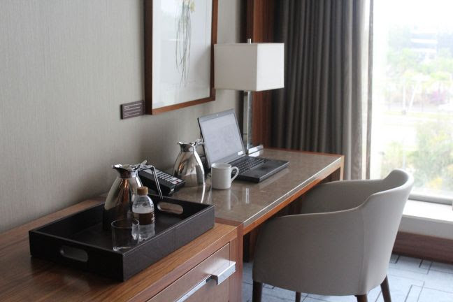 Hotéis Hilton oferecem office room para profissionais