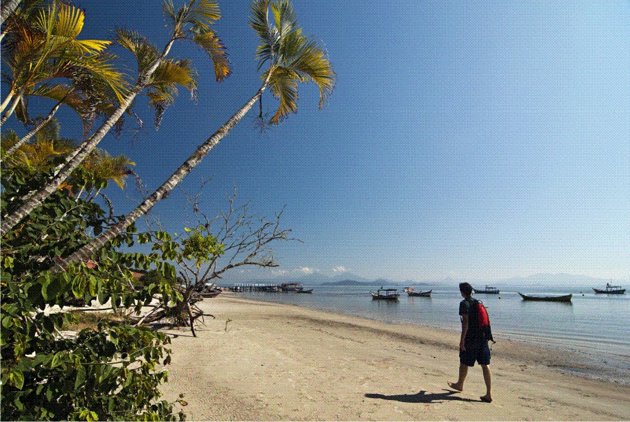 Ilha do Mel vacina 100% da população e recebe turistas