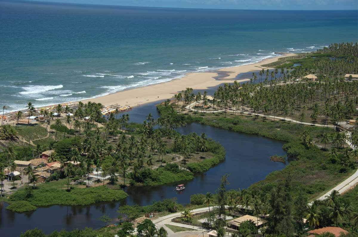 Imbassaí, na Bahia, é ótima opção para viagens em julho com crianças