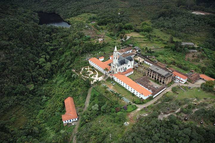 Santuário do Caraça: imersão na história, cultura, natureza e gastronomia